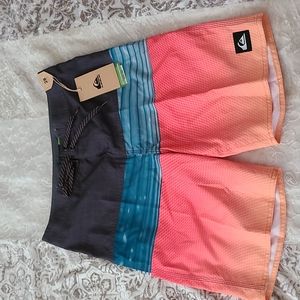 Quicksilver Youth Panel Shorts - Size 28 Youth/Size 14